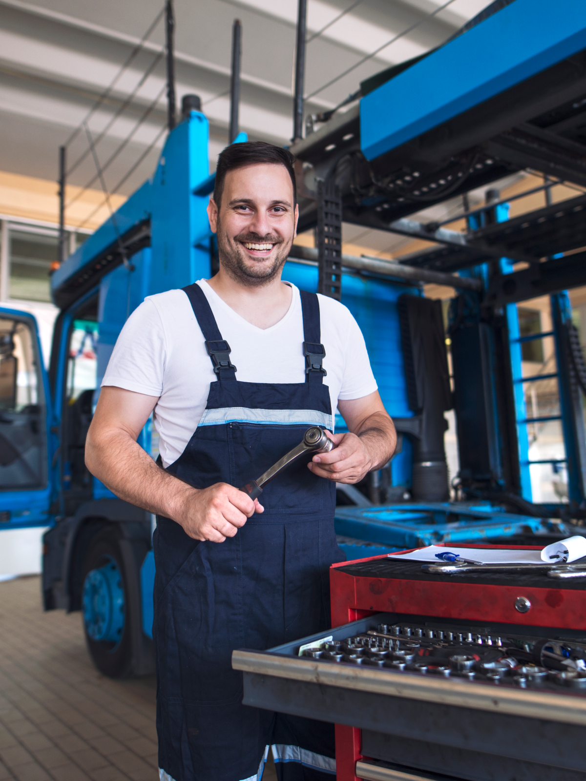 smiling-truck-serviceman_3x4